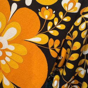 Förbokad astridklänning svartorange