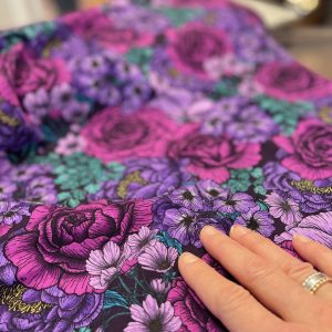 Förhandsbokning, Vildaklänning Saga lila pion ulla